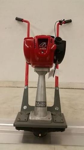 BullDog concrete power screed Honda 4 stroke Gas cement with 12 blade