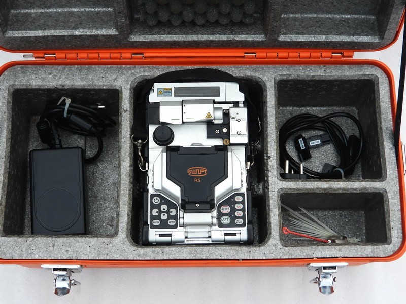 ILSINTECH Technology Model Swift R5 All-In-One Fiber Arc Fusion Ribbon Splicer