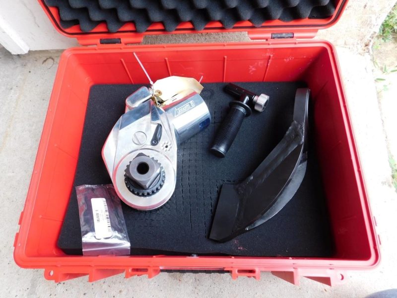Hytorc Avanti 8 1-12 Drive Hydraulic Torque Wrench Rated At 8,000 FtLbs